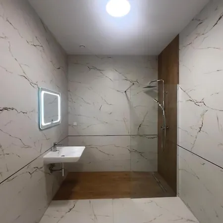 Ostello Towarowa 24 *