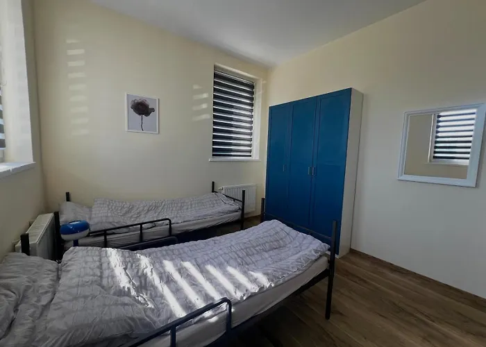 Hostel Towarowa 24 *