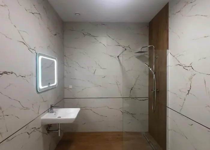 Hostel Towarowa 24 *