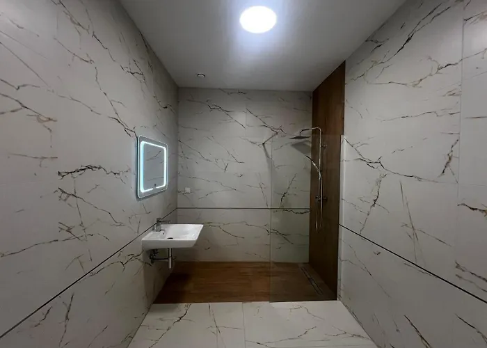 Hostel Towarowa 24 *